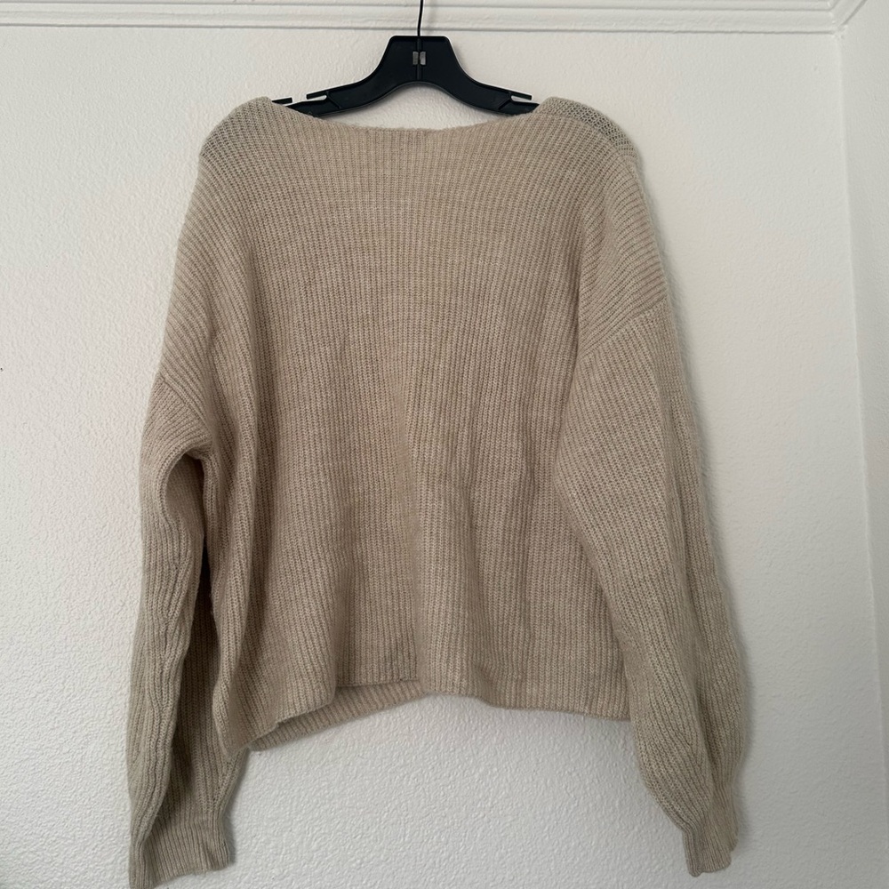 NWT ASOS Design Beige Sweater flutty v neck ribbed sweater balloon sleeve crop - Picture 4 of 4